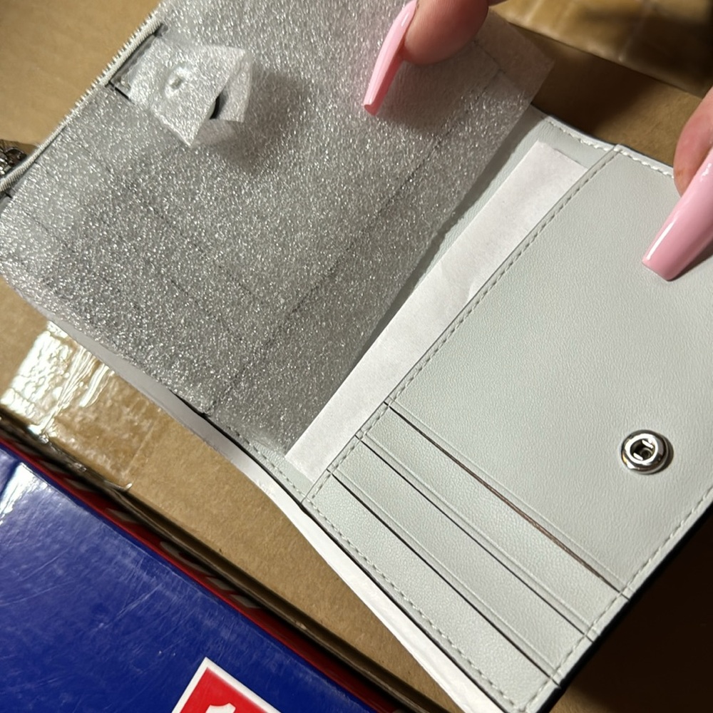 KATE SPADE WALLET - Picture 3 of 5